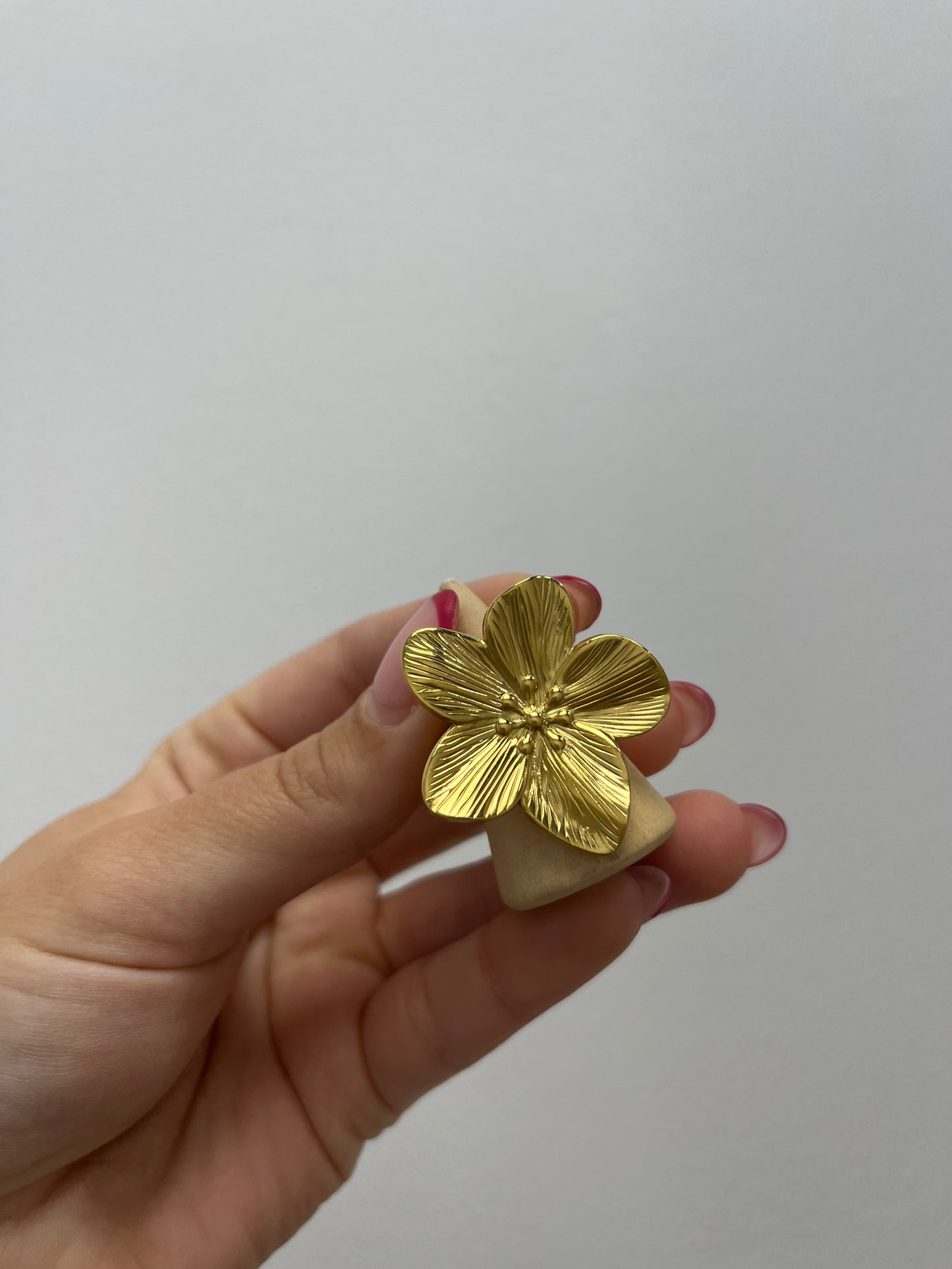 Anillo flower stone