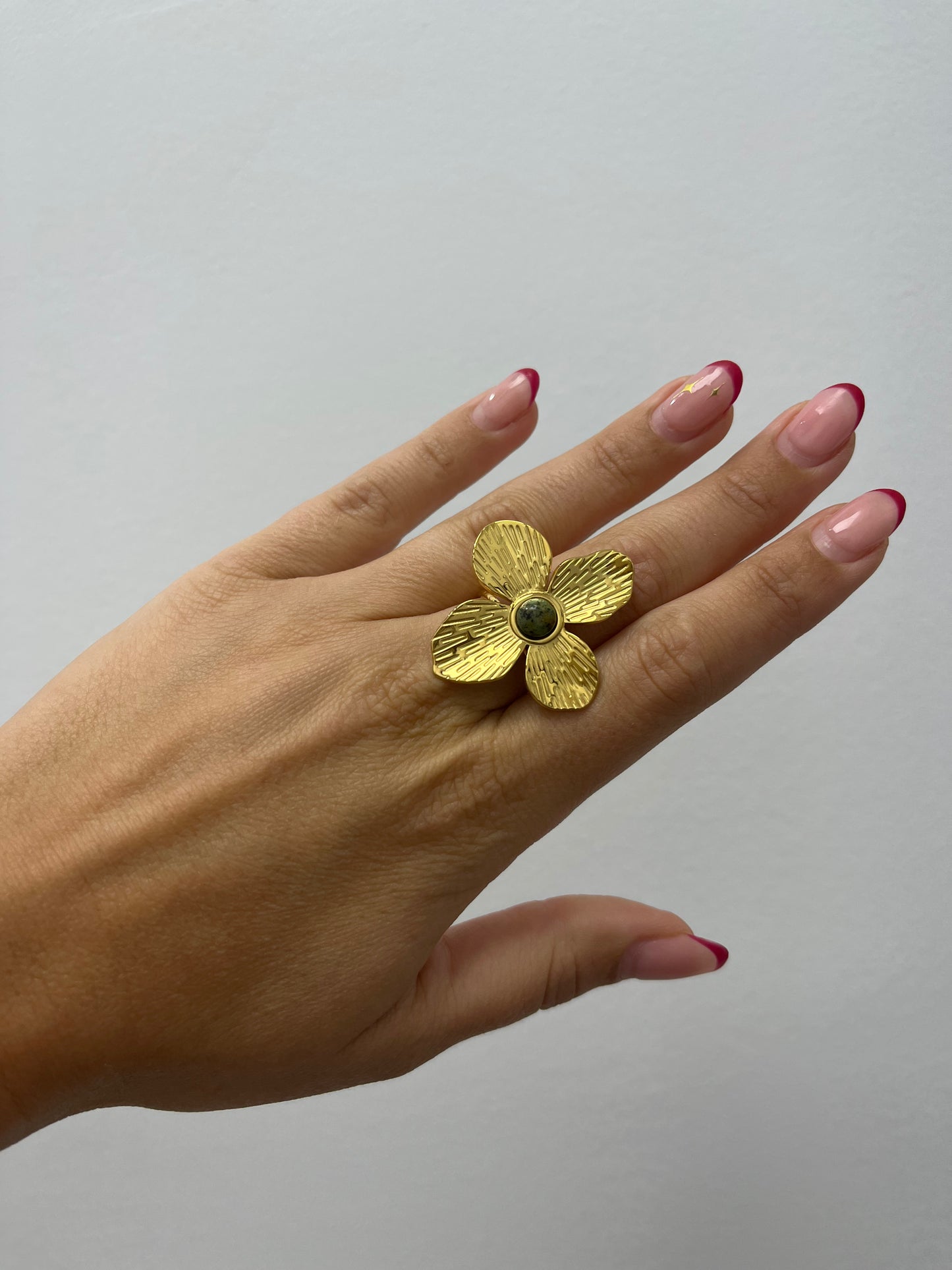 Anillo flower stone